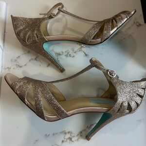 Blue by Betsey Johnson rose gold glitter ankle strap heels size 10